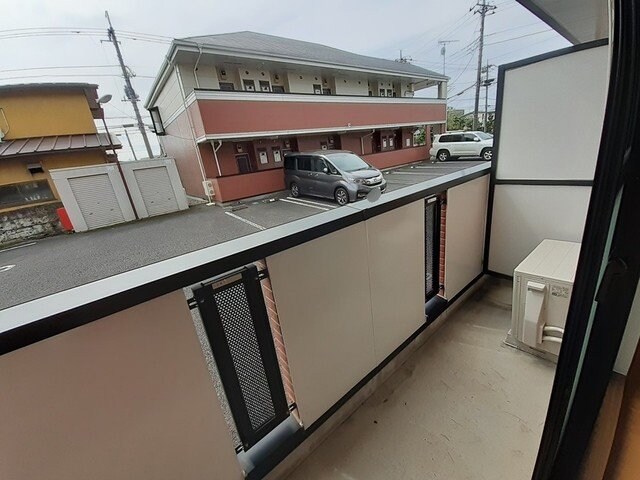 物件内観写真19　(開放的で明るい空間を演出してくれるバルコニーです)