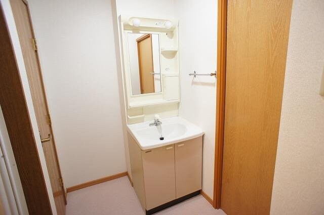 物件内観写真13　(コンパクトで使いやすい洗面所)