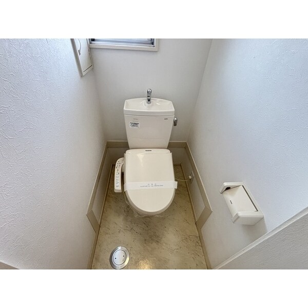 トイレ(落ち着いた色調のトイレです)