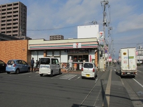 周辺環境(セブンイレブン元今泉店まで550m)