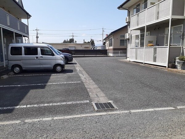 駐車場(駐車場に車を止められます)