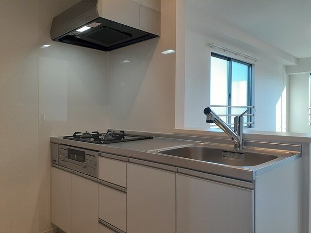 物件内観写真10　(コンパクトなキッチンで掃除もラクラク)