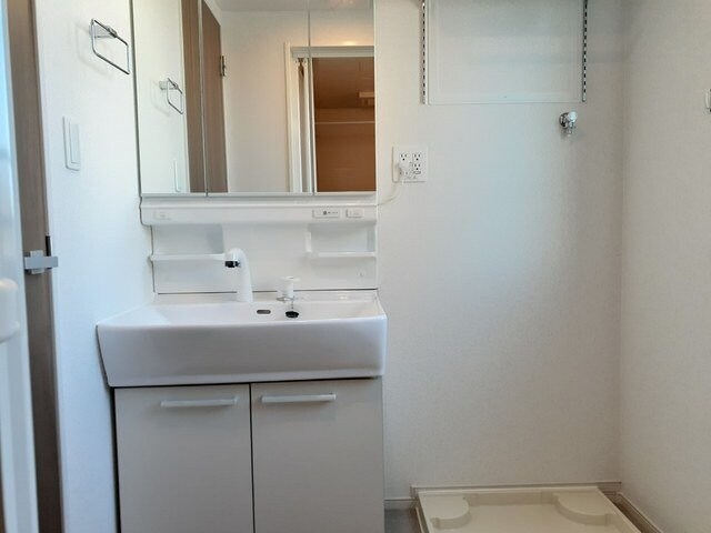 物件内観写真12　(脱衣スペースもあります)