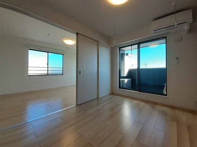 物件内観写真15　(明るい室内です)