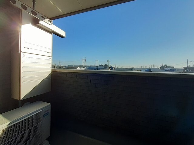 物件内観写真19　(開放的で明るい空間を演出してくれるバルコニーです)