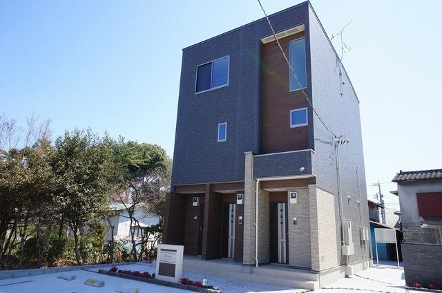 物件外観写真1　(外観もきれいです)