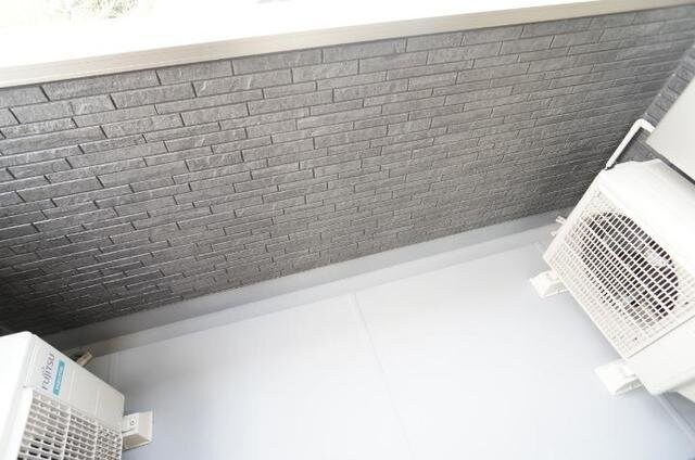 物件内観写真19　(暖かな日差しのふりそそぐバルコニー)