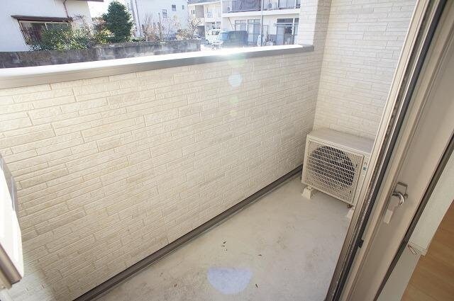 物件内観写真19　(お洗濯にも便利なバルコニー付き)