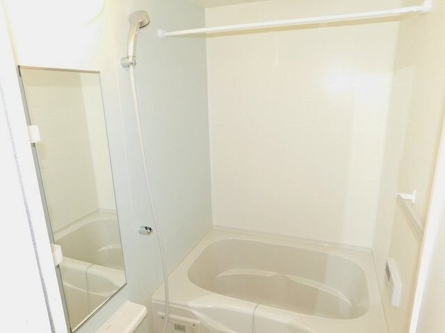 物件内観写真13　(日々の疲れを癒すお風呂付です)