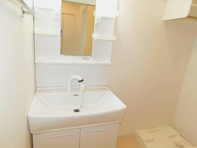 物件内観写真14　(コンパクトで使いやすい洗面所)