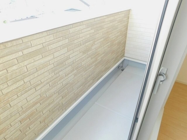 物件内観写真19　(バルコニーからの眺めを楽しみながら食事をしませんか)