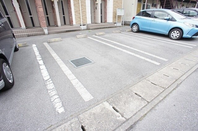 物件外観写真2　(カースペースがあります)