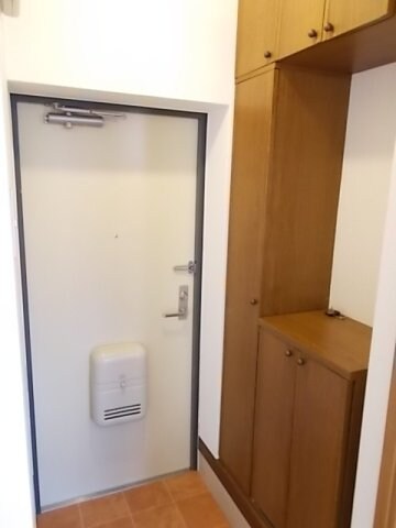 物件内観写真8　(シンプルで使いやすい玄関です)