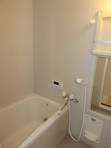 物件内観写真12　(コンパクトで使いやすいお風呂です)