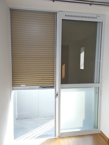 物件内観写真19　(開放的で明るい空間を演出してくれるバルコニーです)