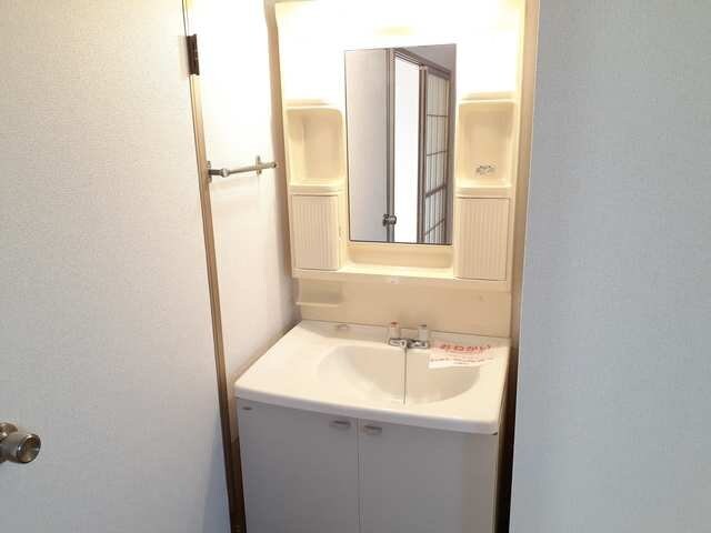 物件内観写真12　(コンパクトで使いやすい洗面所)