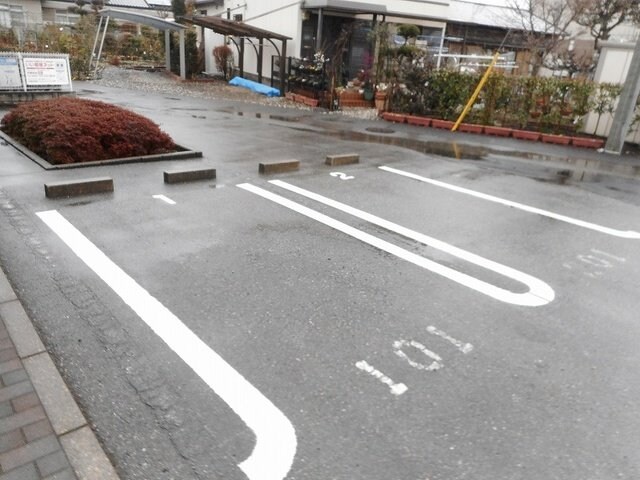 物件外観写真2　(駐車場です)