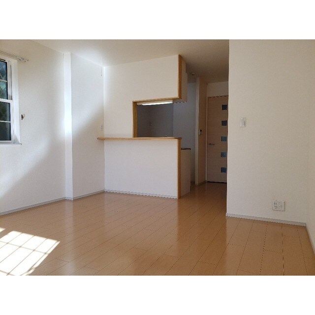 物件内観写真5　(おしゃれなリビングです)