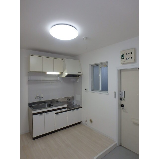 物件内観写真10　(内装は落ち着いています)