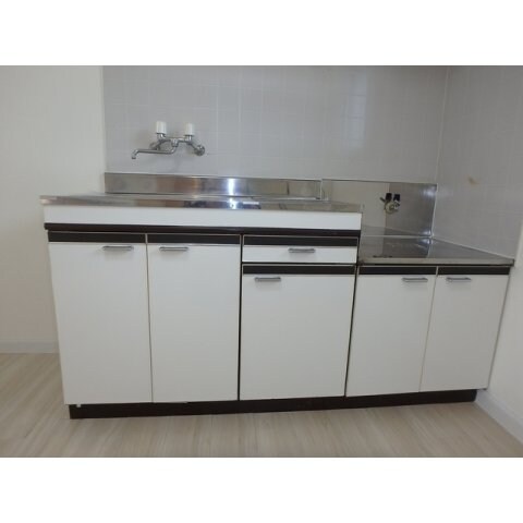 物件内観写真11　(コンパクトなキッチンで掃除もラクラク)