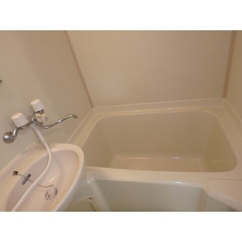 物件内観写真14　(コンパクトで使いやすいお風呂です)