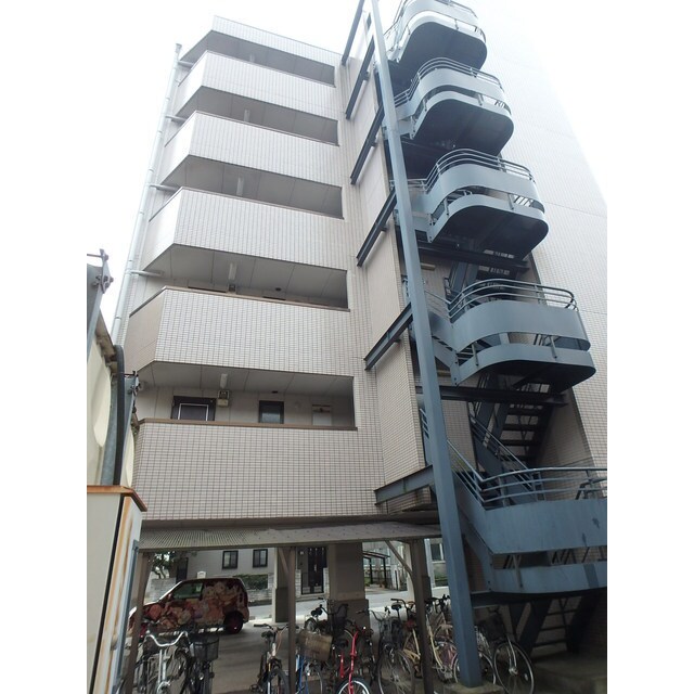 物件外観写真4　(落ち着いた雰囲気の外観です)