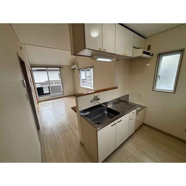 物件内観写真6　(ゆったりとしたリビングです)