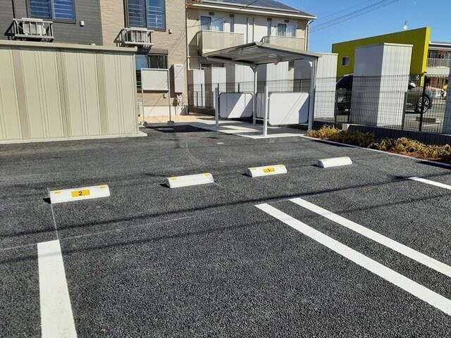 物件外観写真2　(駐車場完備です)