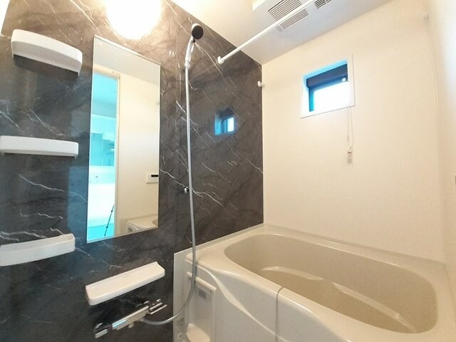 物件内観写真11　(きれいなお風呂です)