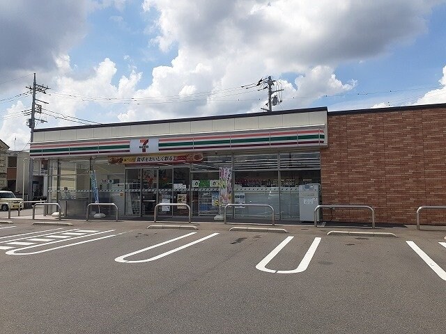 物件外観写真5　(セブン-イレブン 宇都宮竹林町まで400m)