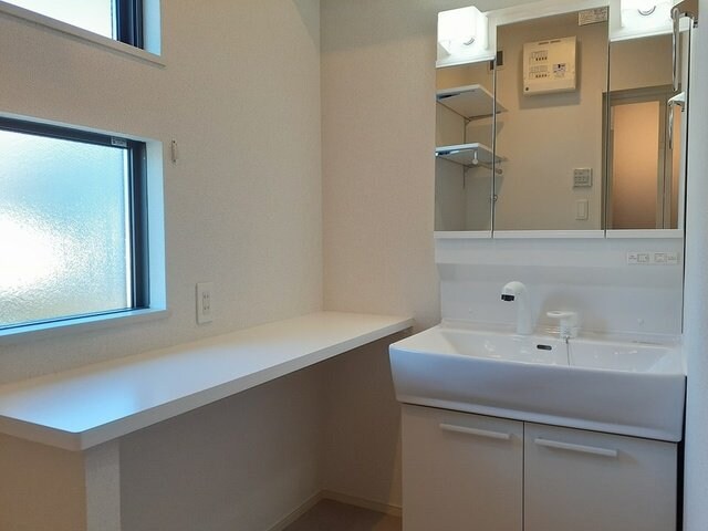 物件内観写真12　(使いやすい洗面所です)