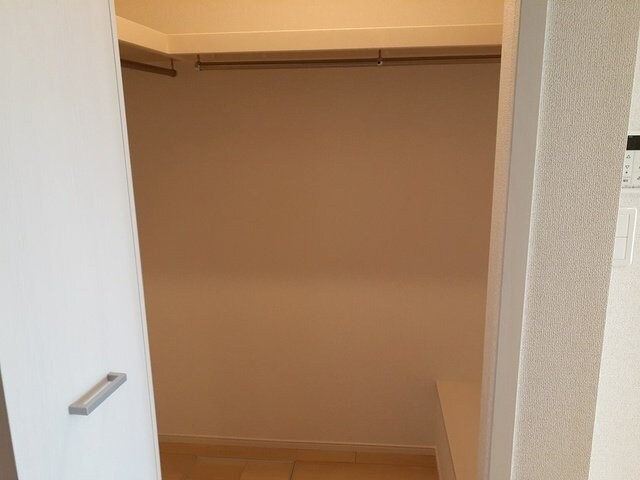 物件内観写真17　(大きなスペースがあり、収納には困りません)