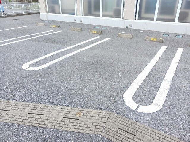 物件外観写真2　(駐車場があります)