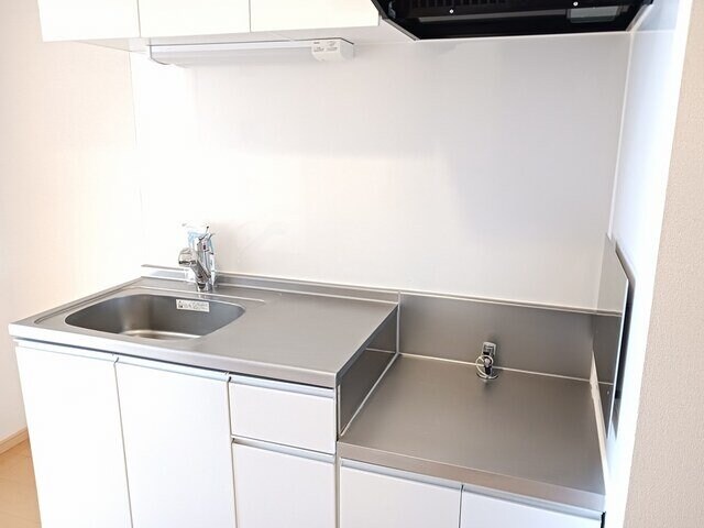 物件内観写真10　(コンパクトなキッチンで掃除もラクラク)