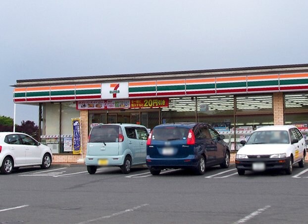 物件外観写真8　(セブンイレブン河内下岡本店まで1000m)