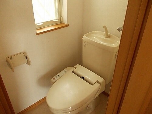 物件内観写真14　(ゆったりとした玄関です)