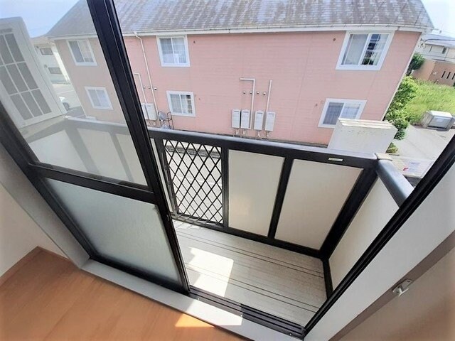 物件内観写真19　(開放的で明るい空間を演出してくれるバルコニーです)