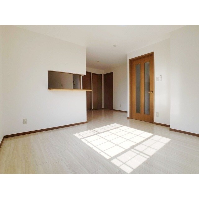 物件内観写真6　(使いやすい居間です)