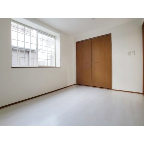 物件内観写真8　(内装は落ち着いています)