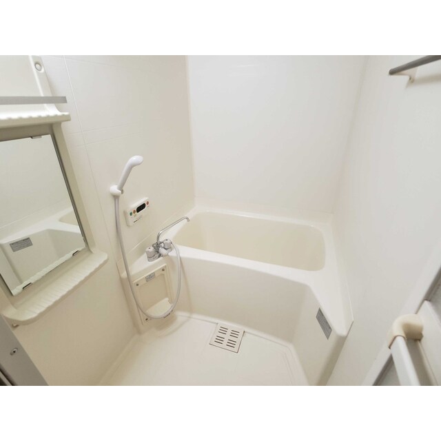 物件内観写真10　(コンパクトで使いやすいお風呂です)