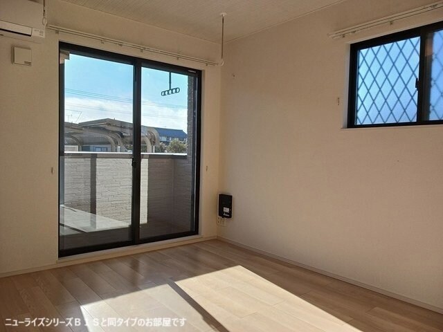 物件内観写真9　(ゆったりとした居間です)