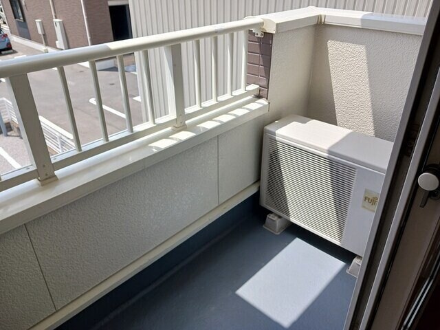 物件内観写真19　(外からの目が気にならないバルコニーで洗濯物が干せます)