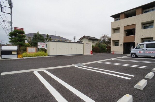 駐車場(駐車場があるので、車を買う予定の方も安心です)