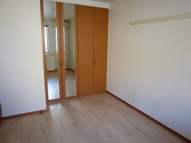 物件内観写真12　(洋室)