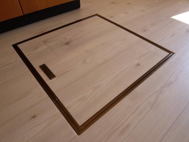 物件内観写真23　(床下収納)