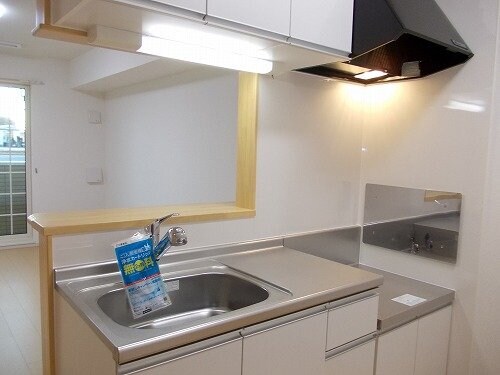 物件内観写真10　(コンパクトなキッチンで掃除もラクラク)