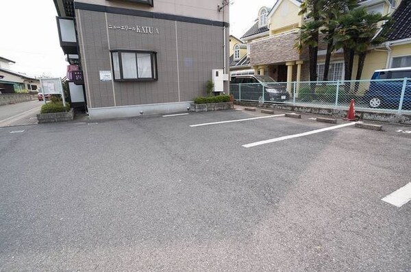 駐車場(駐車場に車を止められます)