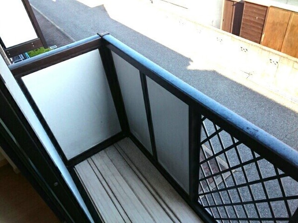 バルコニー(外からの目が気にならないバルコニーで洗濯物が干せます)