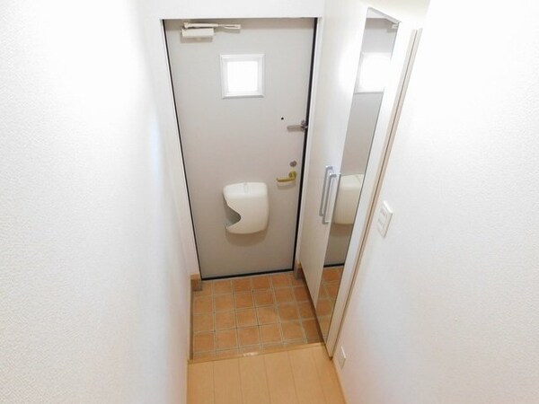 玄関(収納もある玄関です)