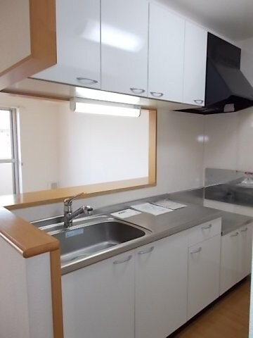 物件内観写真9　(コンパクトなキッチンで掃除もラクラク)